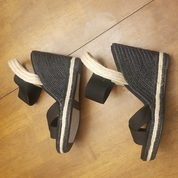 LAUREN Ralph Lauren Elena wedge sandals. - Picture 3 of 8